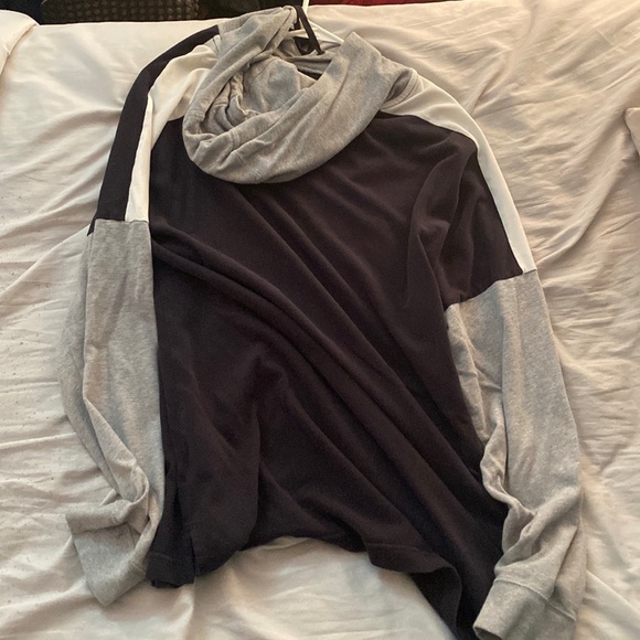 Light Nike pullover hoodie - Picture 2 of 3